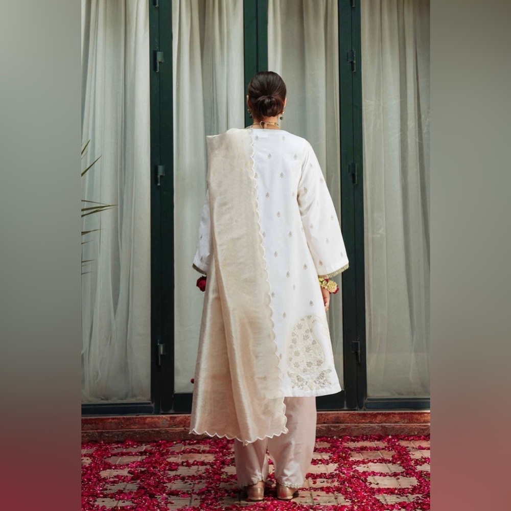 Zara Shahjahan White Shalwar Kameez - Picture 2 of 10